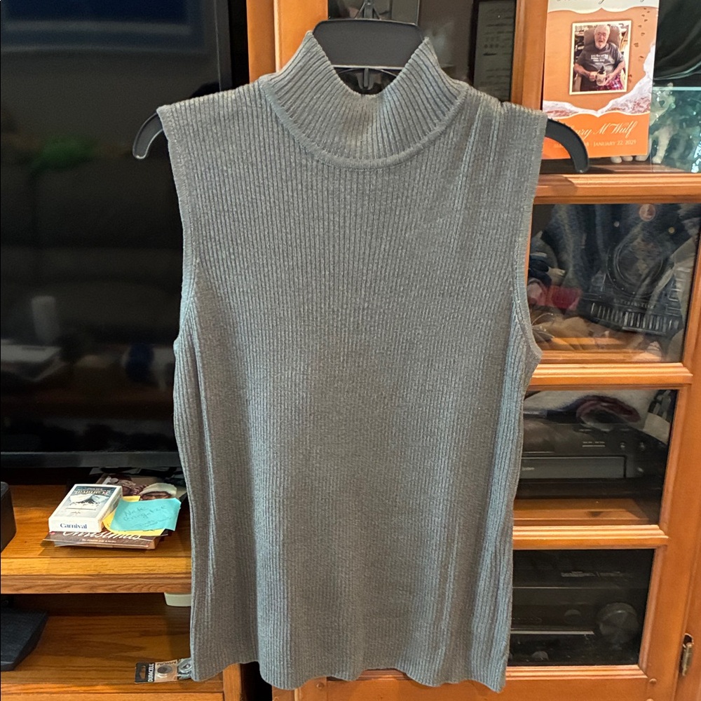 Women’s mock turtleneck.